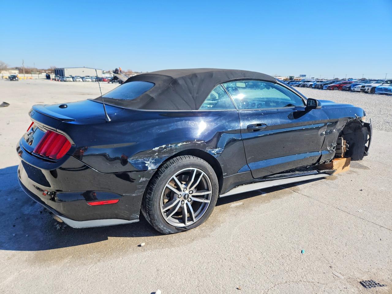 2017 FORD MUSTANG photo 3