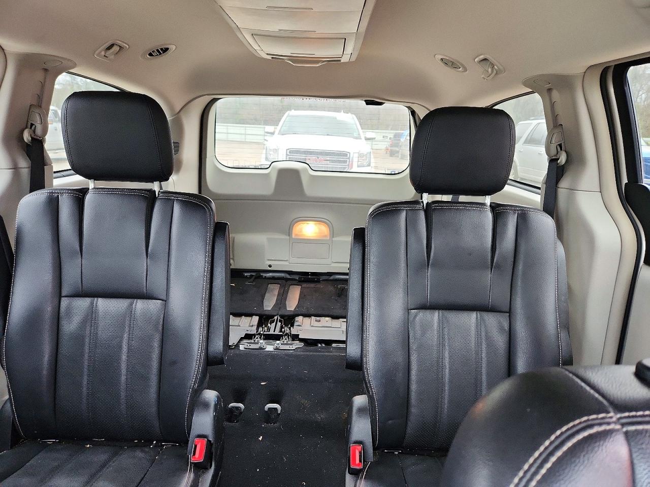 2012 CHRYSLER TOWN & COUNTRY TOURING photo 10