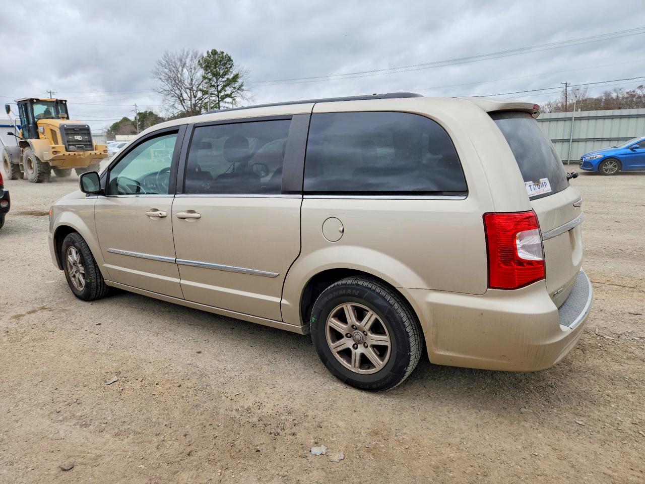 2012 CHRYSLER TOWN & COUNTRY TOURING photo 2