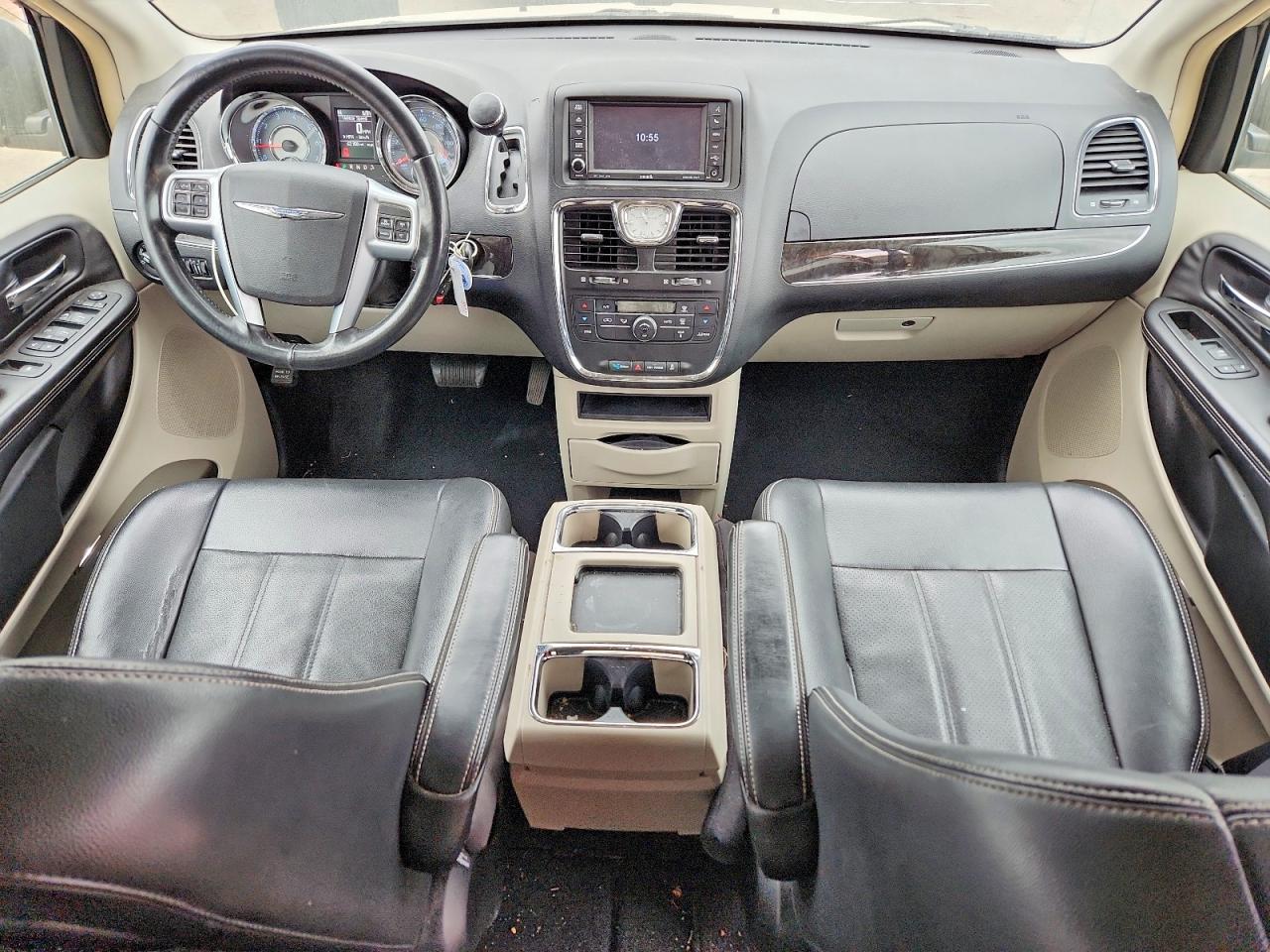 2012 CHRYSLER TOWN & COUNTRY TOURING photo 8