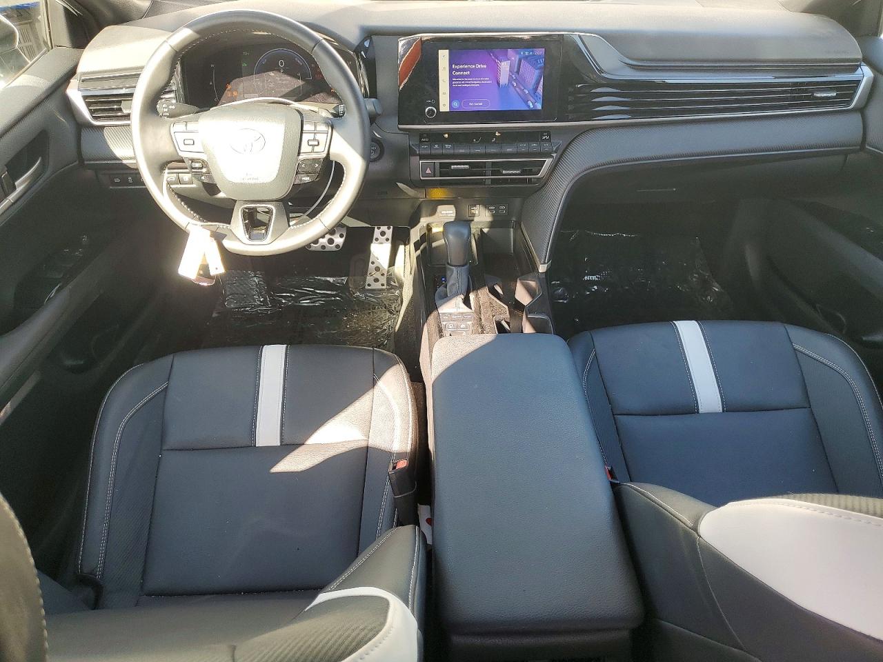 2025 TOYOTA CAMRY SE photo 8