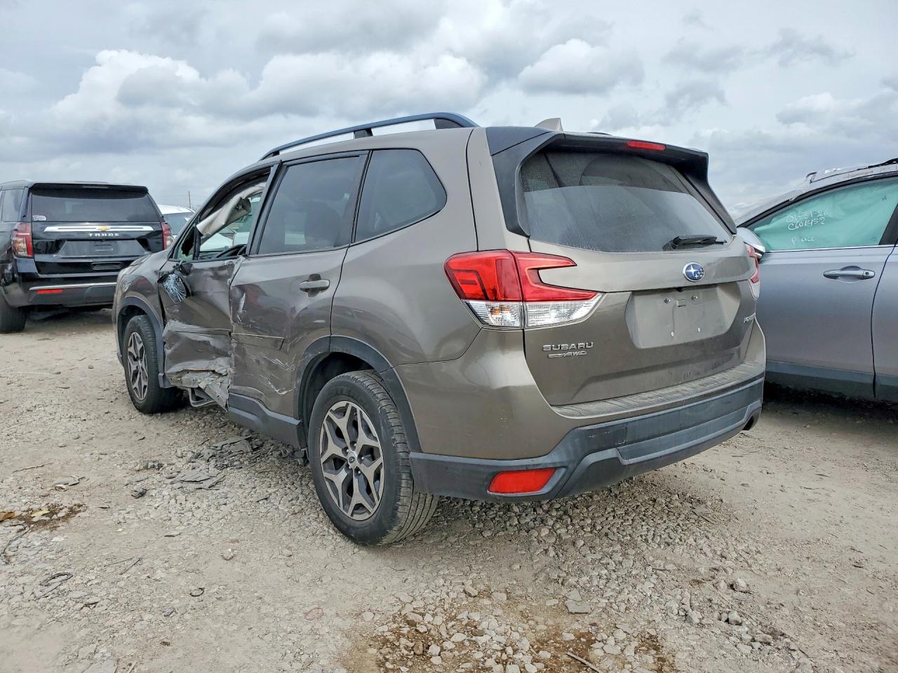 2019 SUBARU FORESTER PREMIUM photo 2