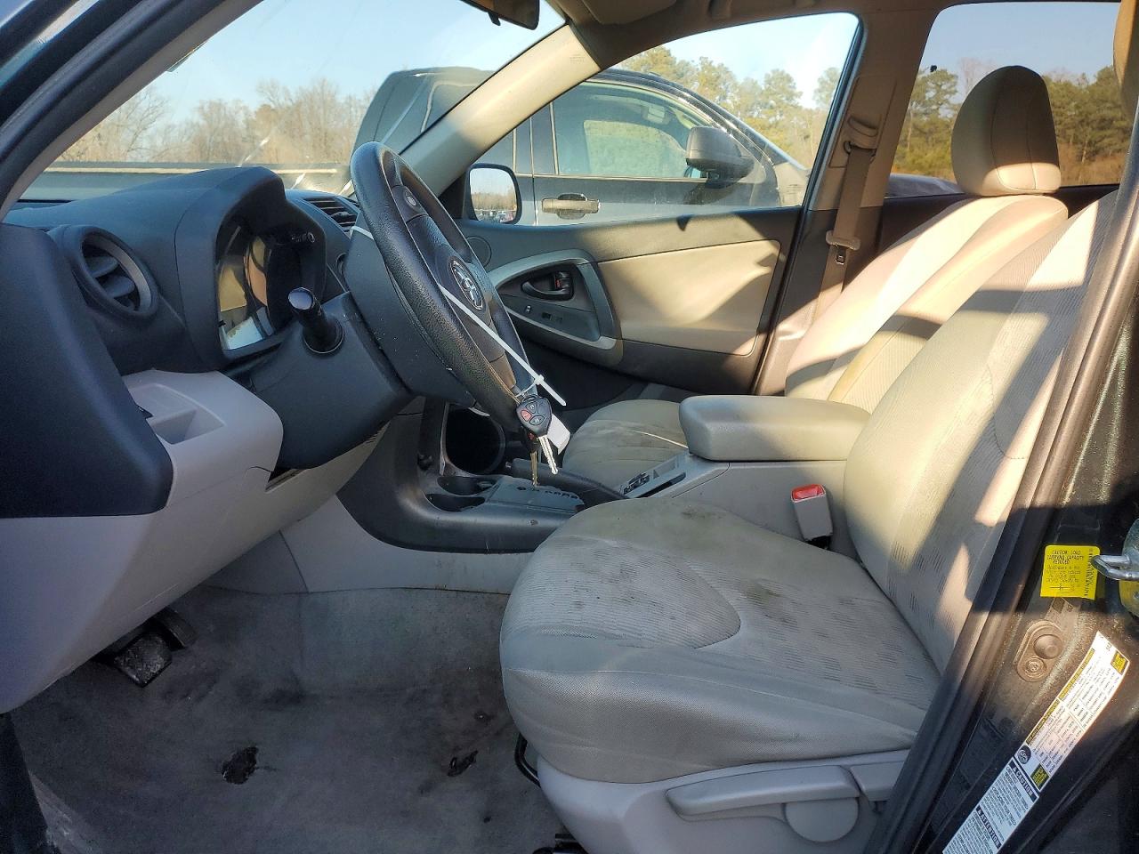 2011 TOYOTA RAV4 BASE photo 7