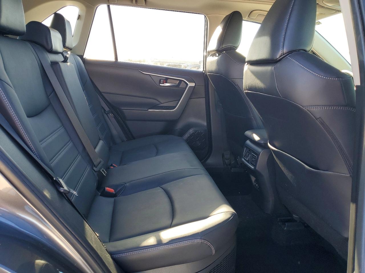2021 TOYOTA RAV4 XLE PREMIUM photo 11