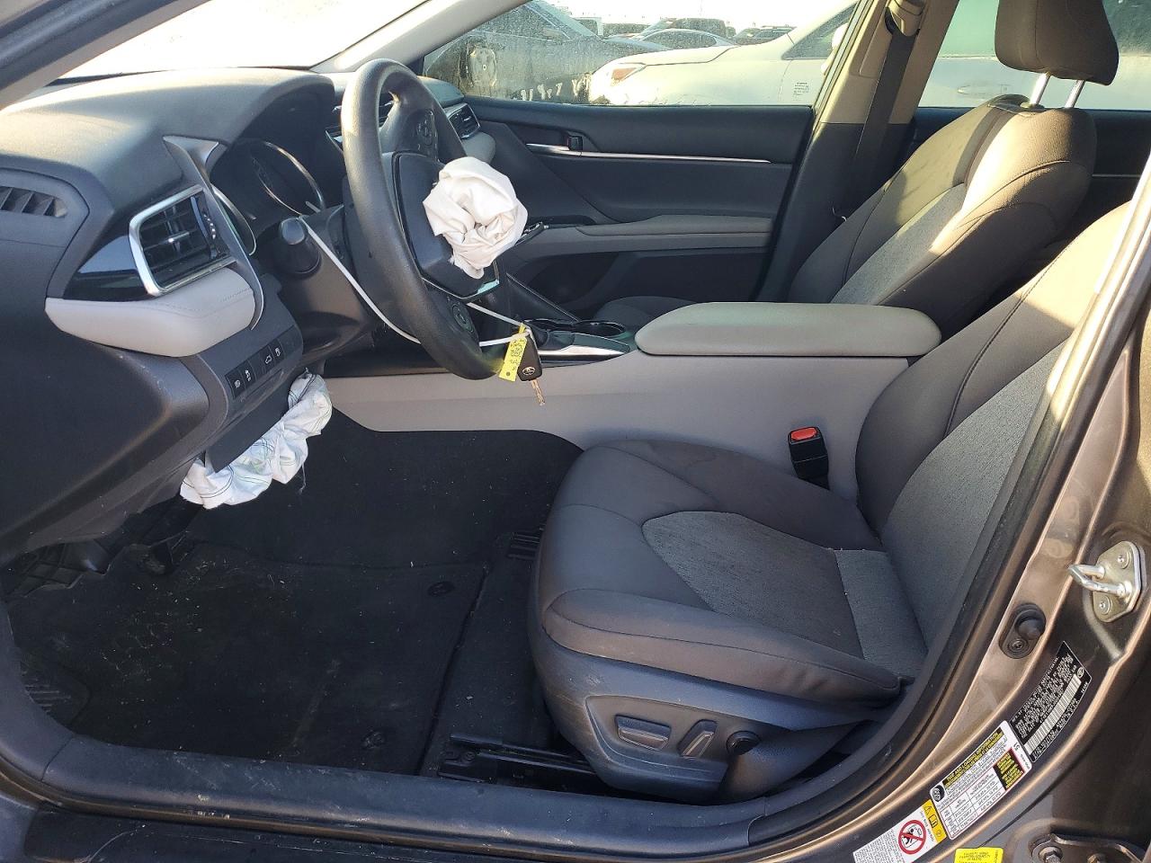 2018 TOYOTA CAMRY L photo 7