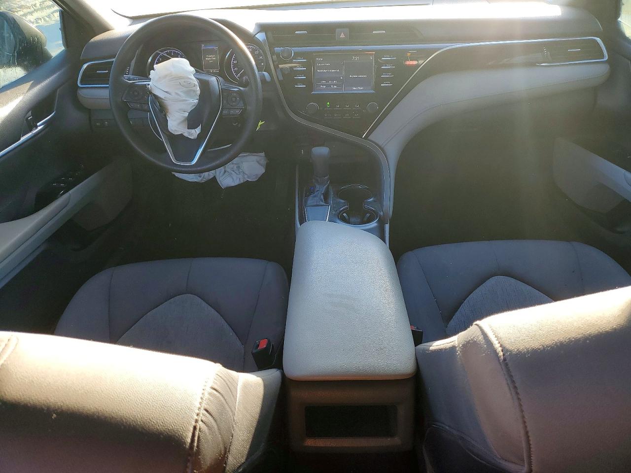 2018 TOYOTA CAMRY L photo 8