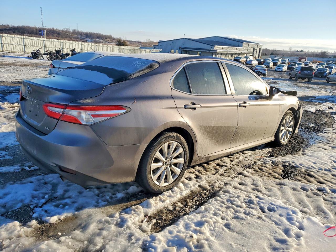 2018 TOYOTA CAMRY L photo 3