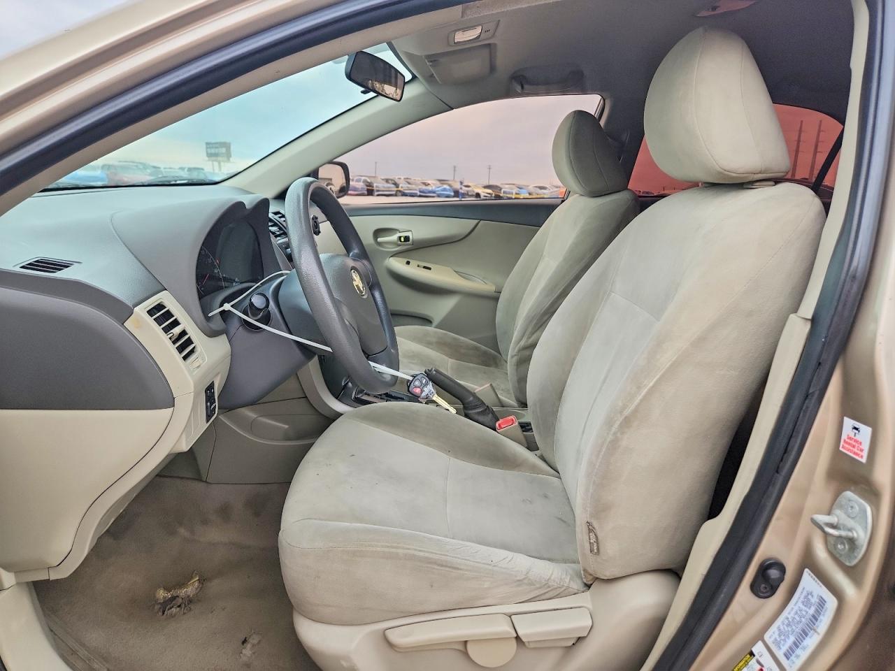 2009 TOYOTA COROLLA LE photo 7