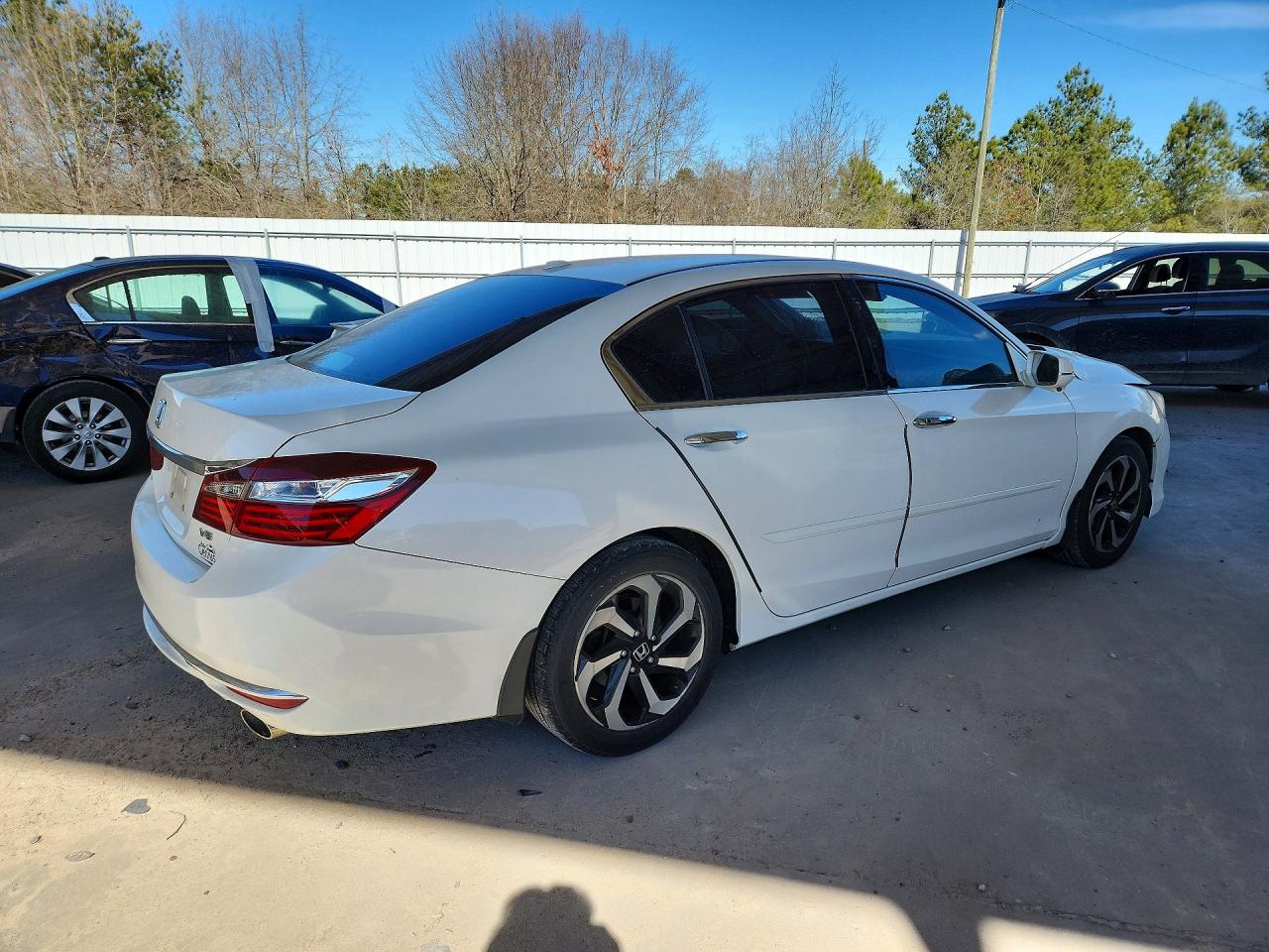 2016 HONDA ACCORD photo 5