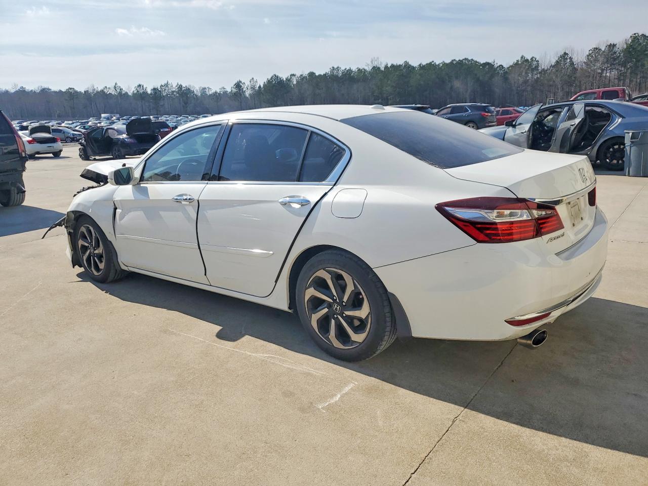 2016 HONDA ACCORD photo 3