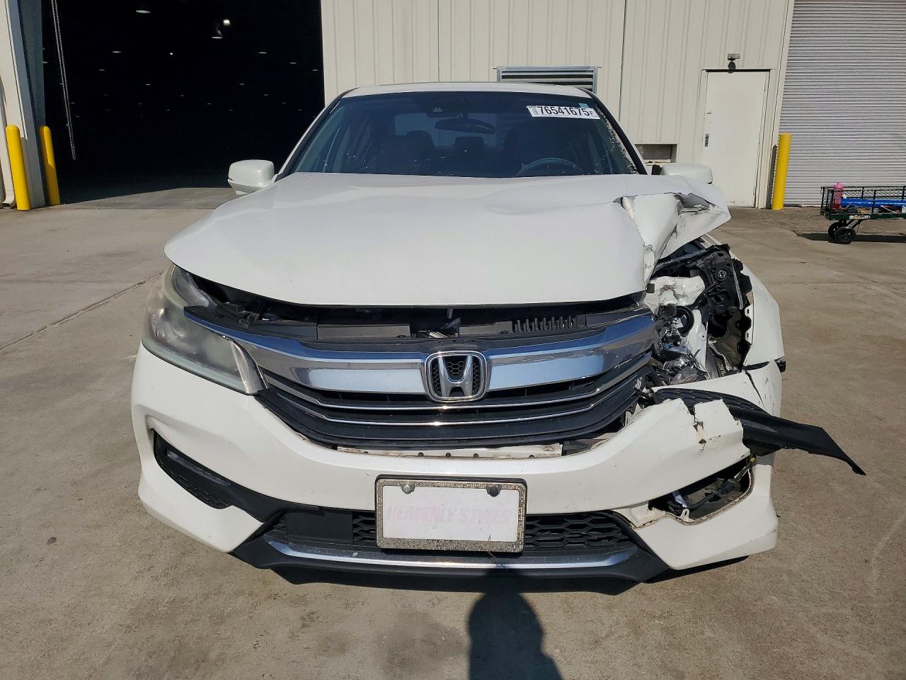 2016 HONDA ACCORD photo 9