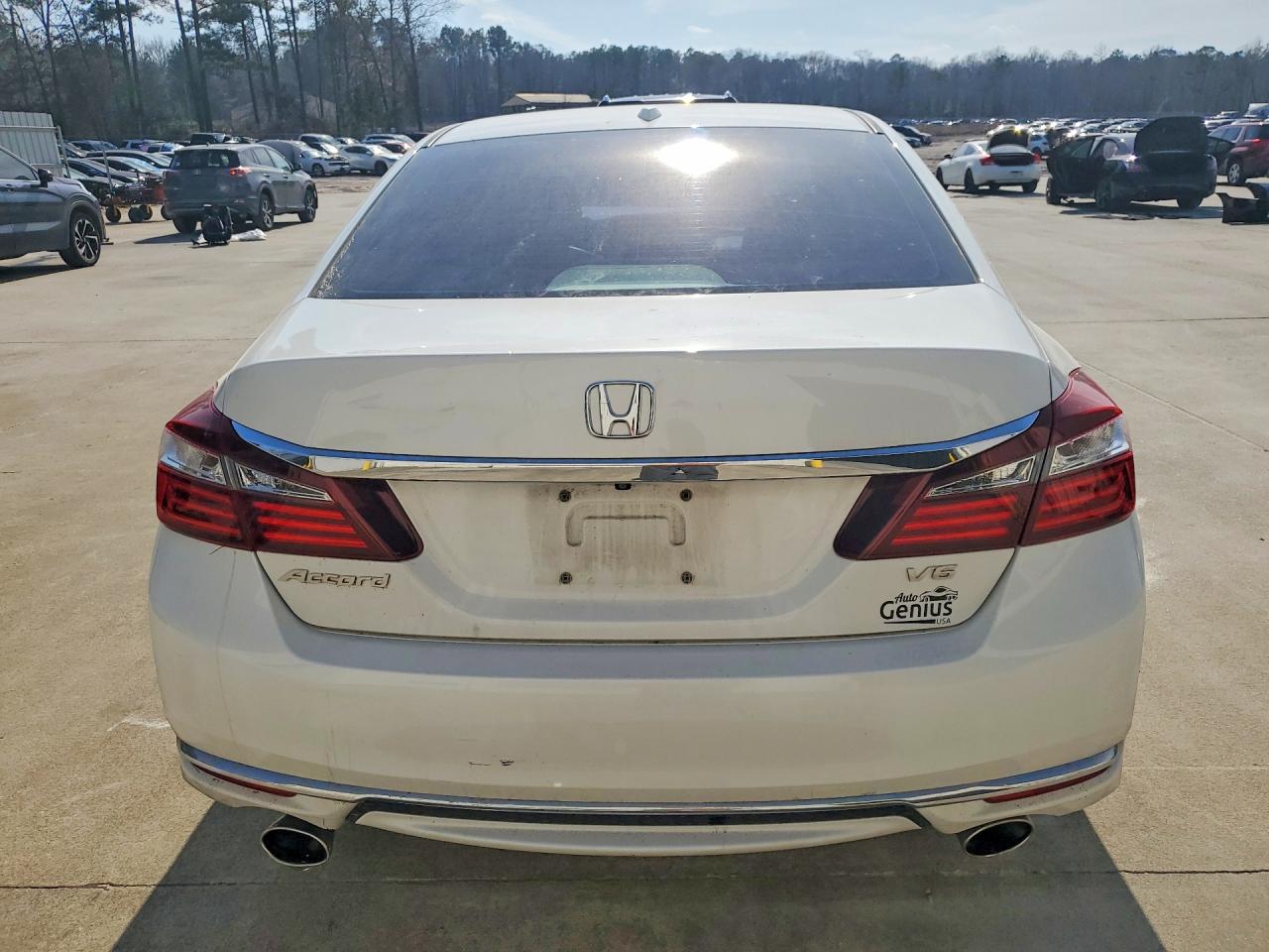 2016 HONDA ACCORD photo 11