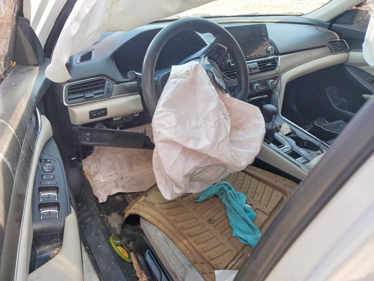 2020 HONDA ACCORD LX photo 15