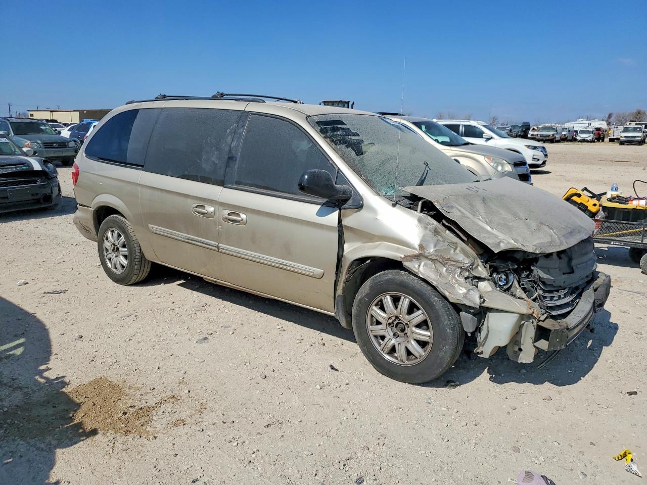 2005 CHRYSLER TOWN & COUNTRY TOURING photo 4
