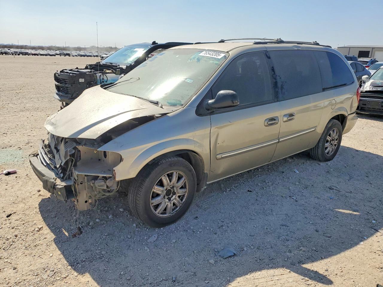 2005 CHRYSLER TOWN & COUNTRY