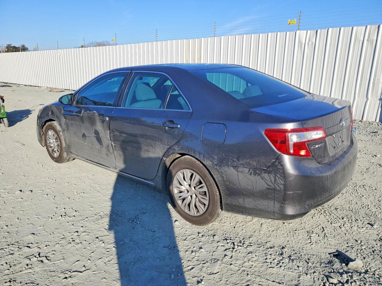 2014 TOYOTA CAMRY L photo 3