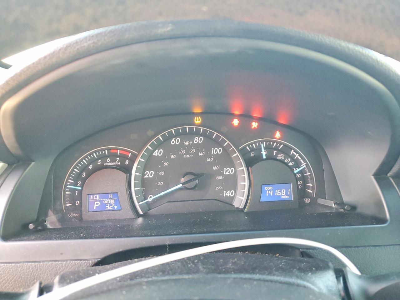 2014 TOYOTA CAMRY L photo 17