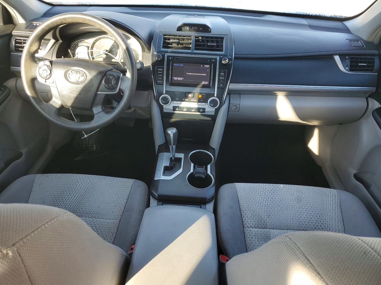 2014 TOYOTA CAMRY L photo 15