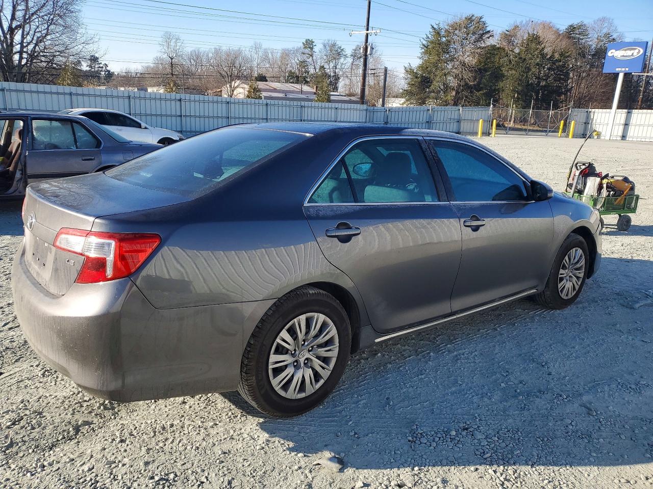 2014 TOYOTA CAMRY L photo 5