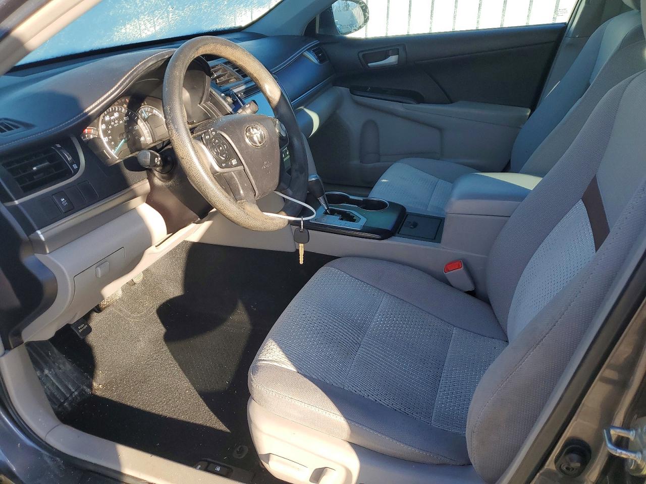 2014 TOYOTA CAMRY L photo 13