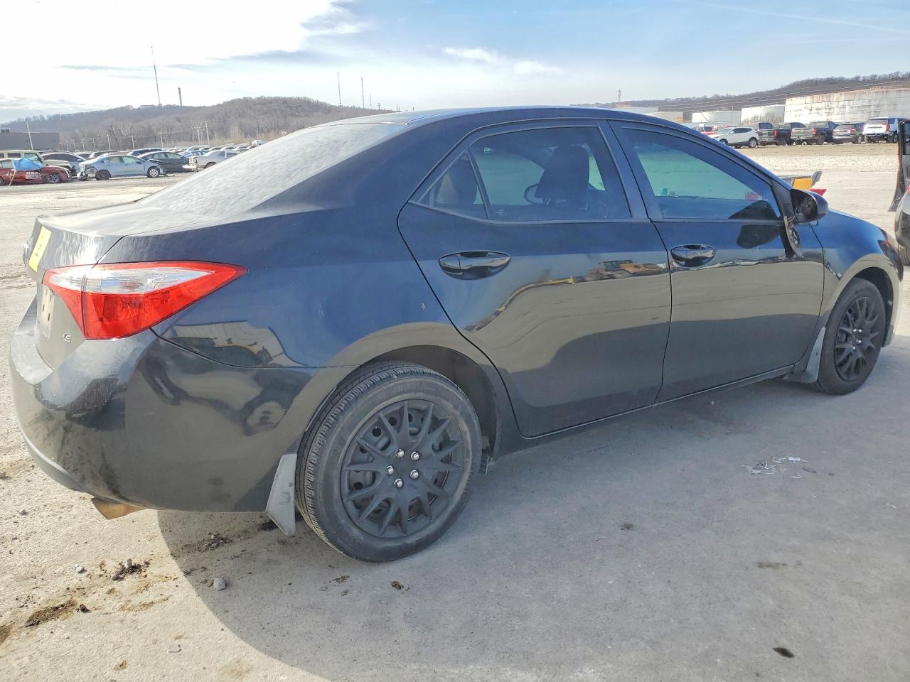 2014 TOYOTA COROLLA LE photo 3
