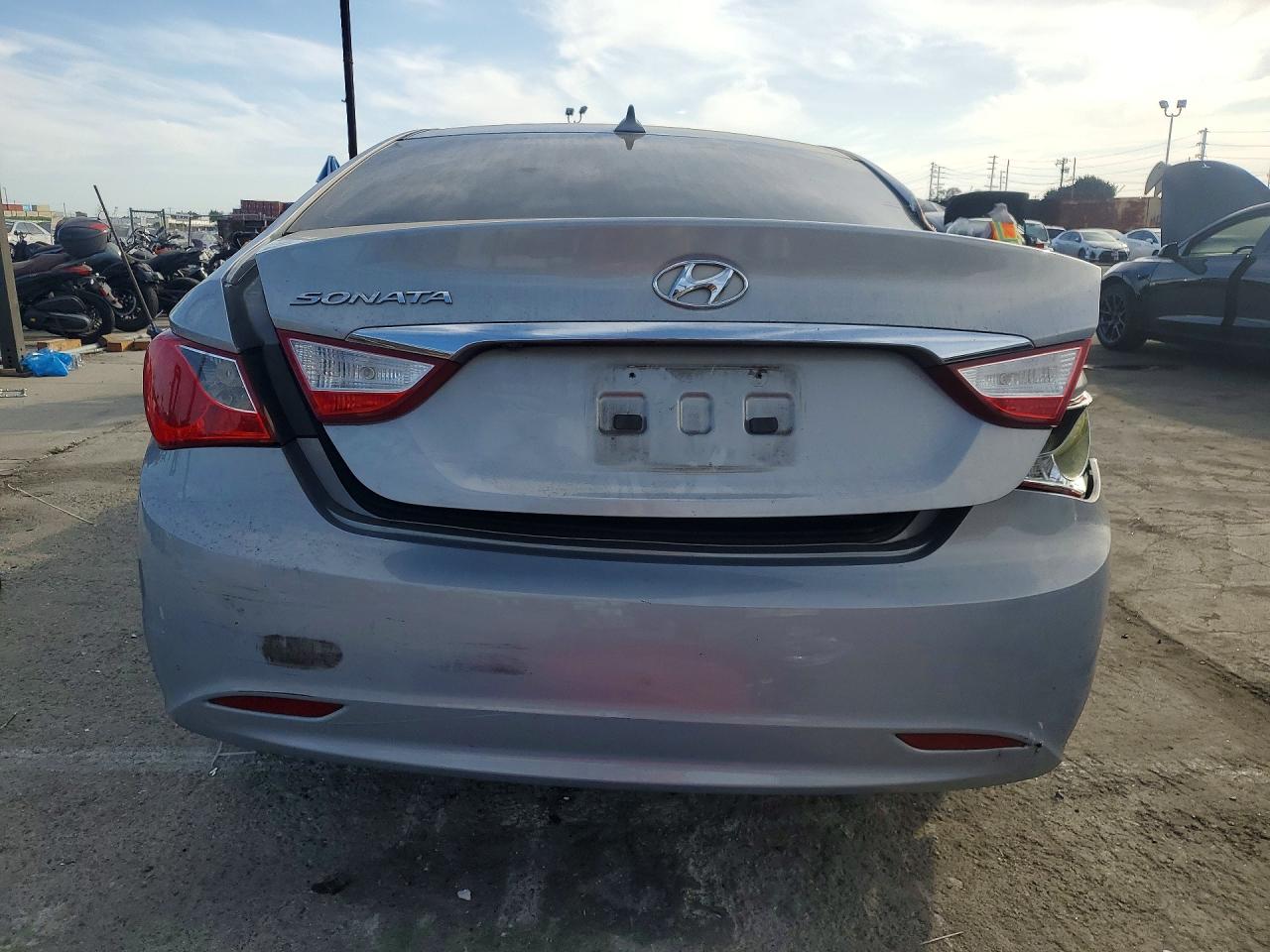 2013 HYUNDAI SONATA GLS photo 11