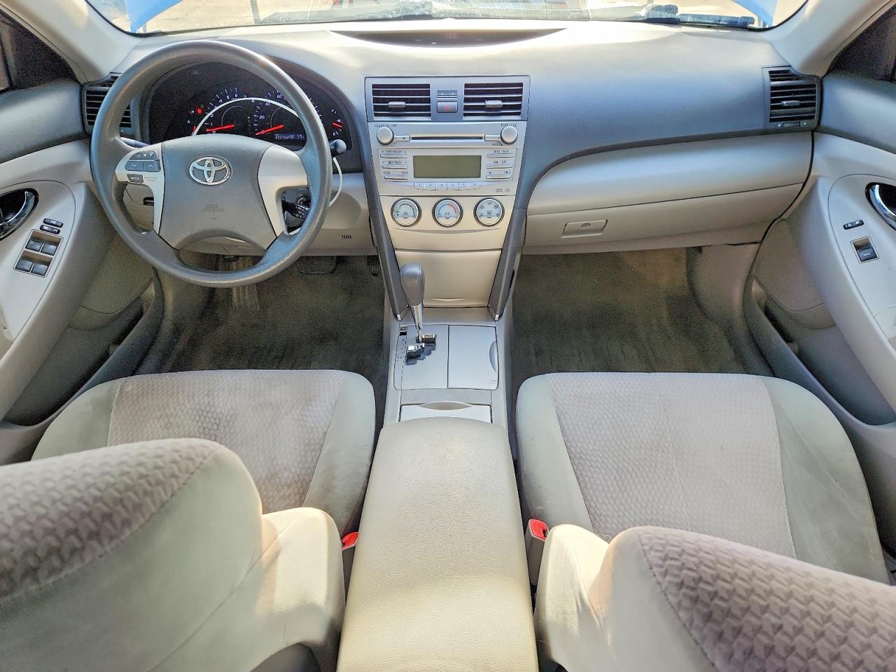 2011 TOYOTA CAMRY LE photo 8