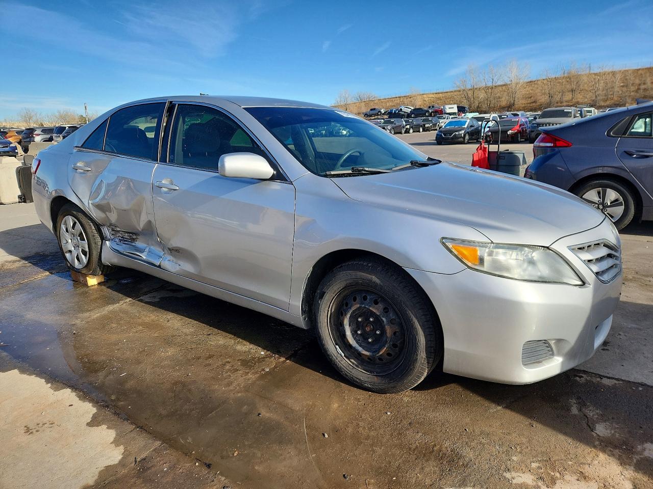 2011 TOYOTA CAMRY LE photo 4