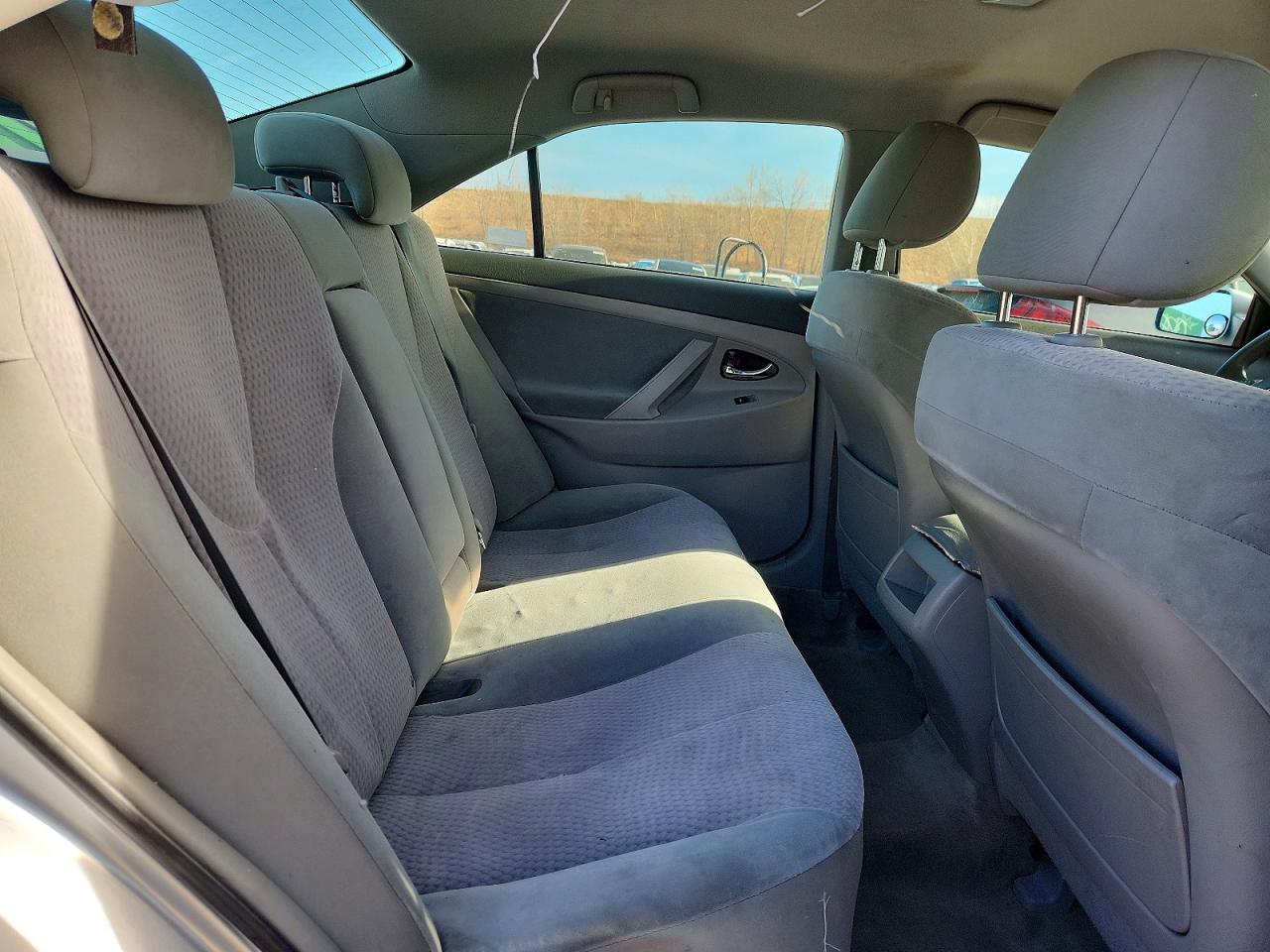 2011 TOYOTA CAMRY LE photo 10