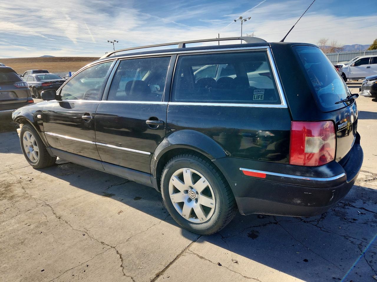2002 VOLKSWAGEN PASSAT GLS photo 2