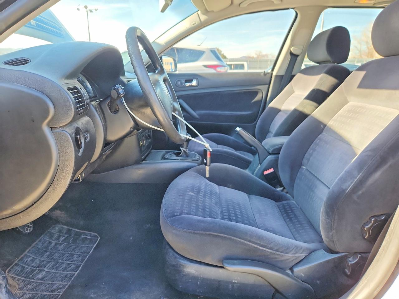 2002 VOLKSWAGEN PASSAT GLS photo 7
