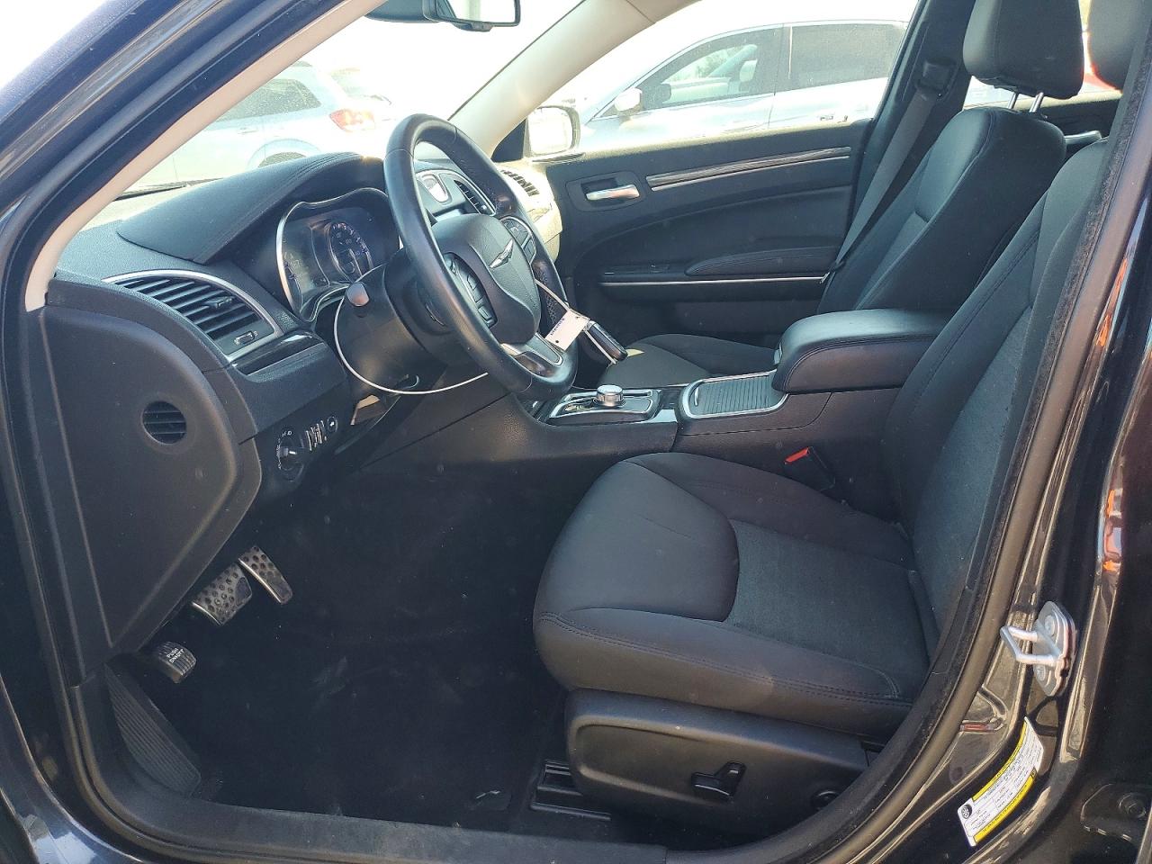 2019 CHRYSLER 300 TOURING photo 19