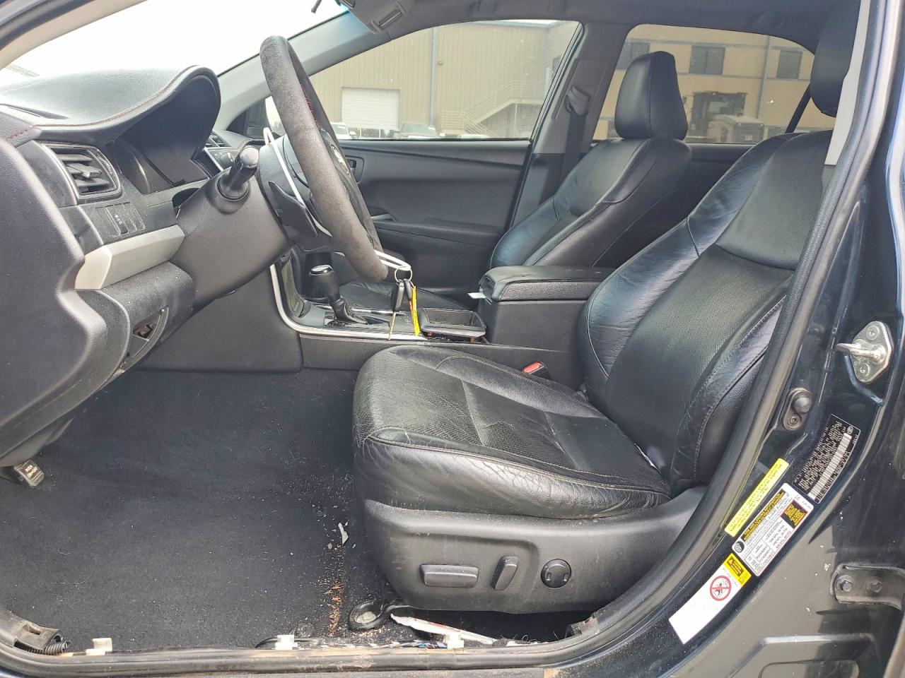2015 TOYOTA CAMRY LE photo 13