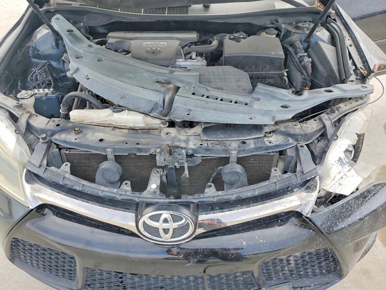 2015 TOYOTA CAMRY LE photo 21