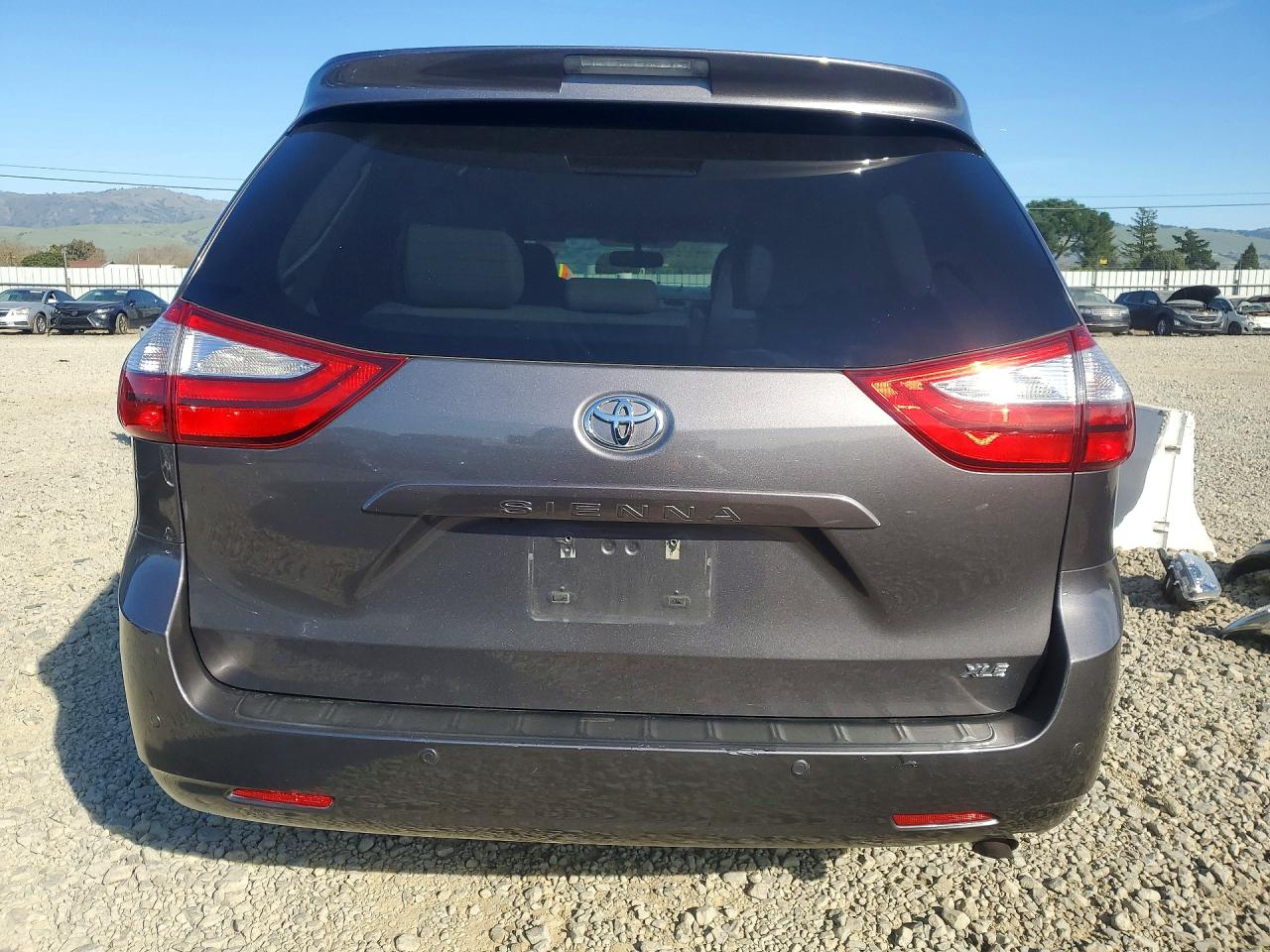 2015 TOYOTA SIENNA XLE 8-PASSENGER photo 6