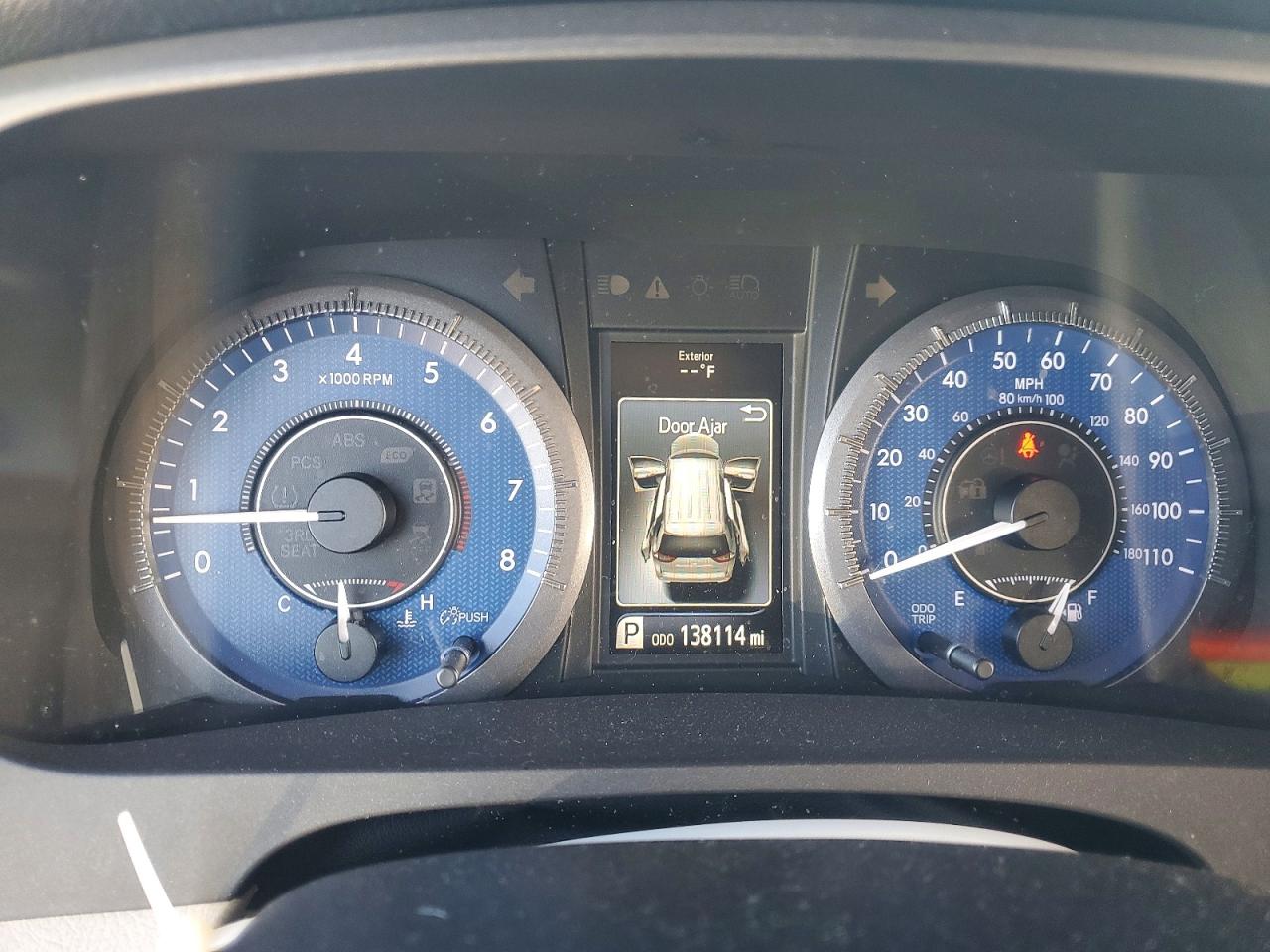 2015 TOYOTA SIENNA XLE 8-PASSENGER photo 9