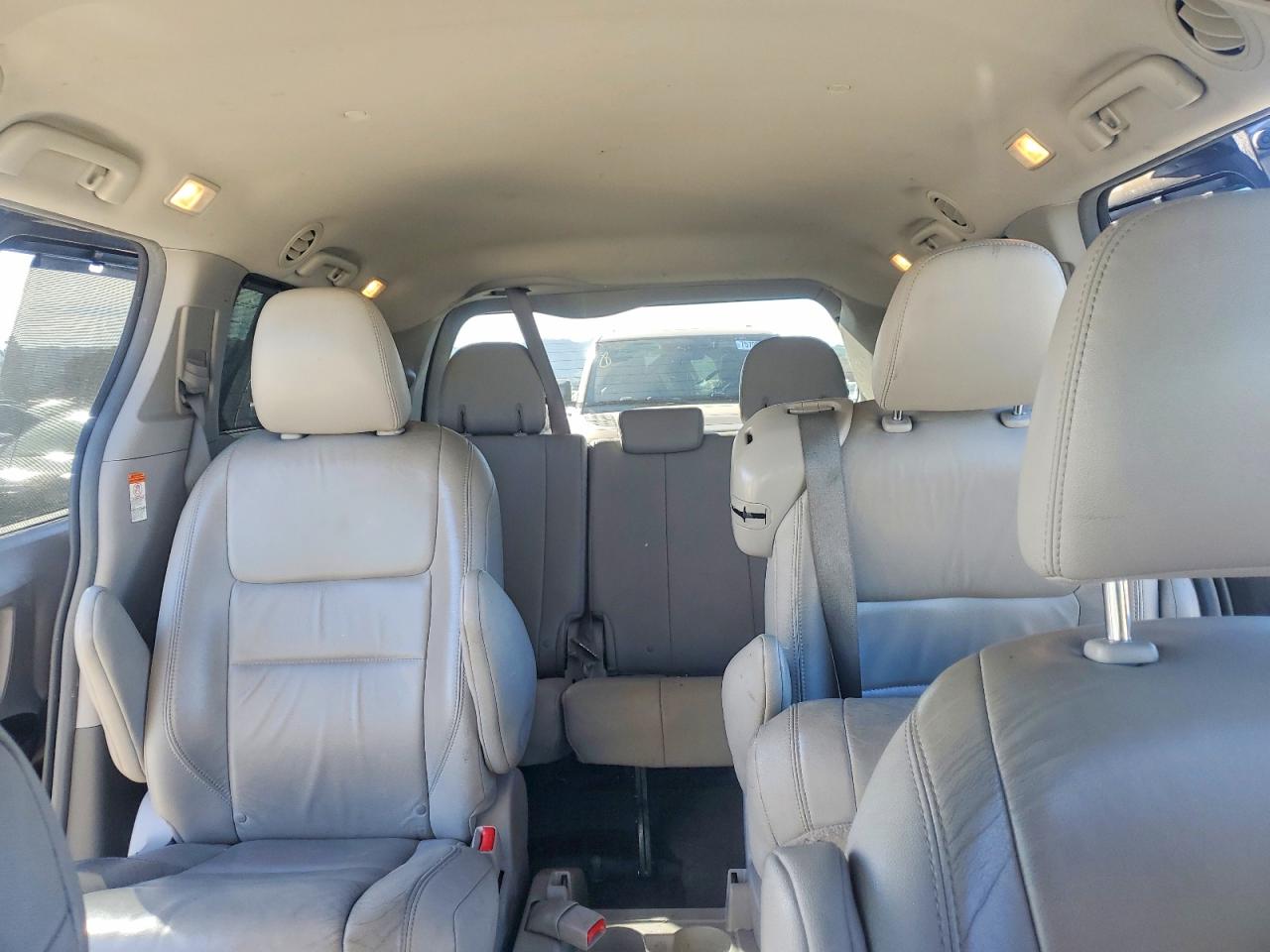 2015 TOYOTA SIENNA XLE 8-PASSENGER photo 10