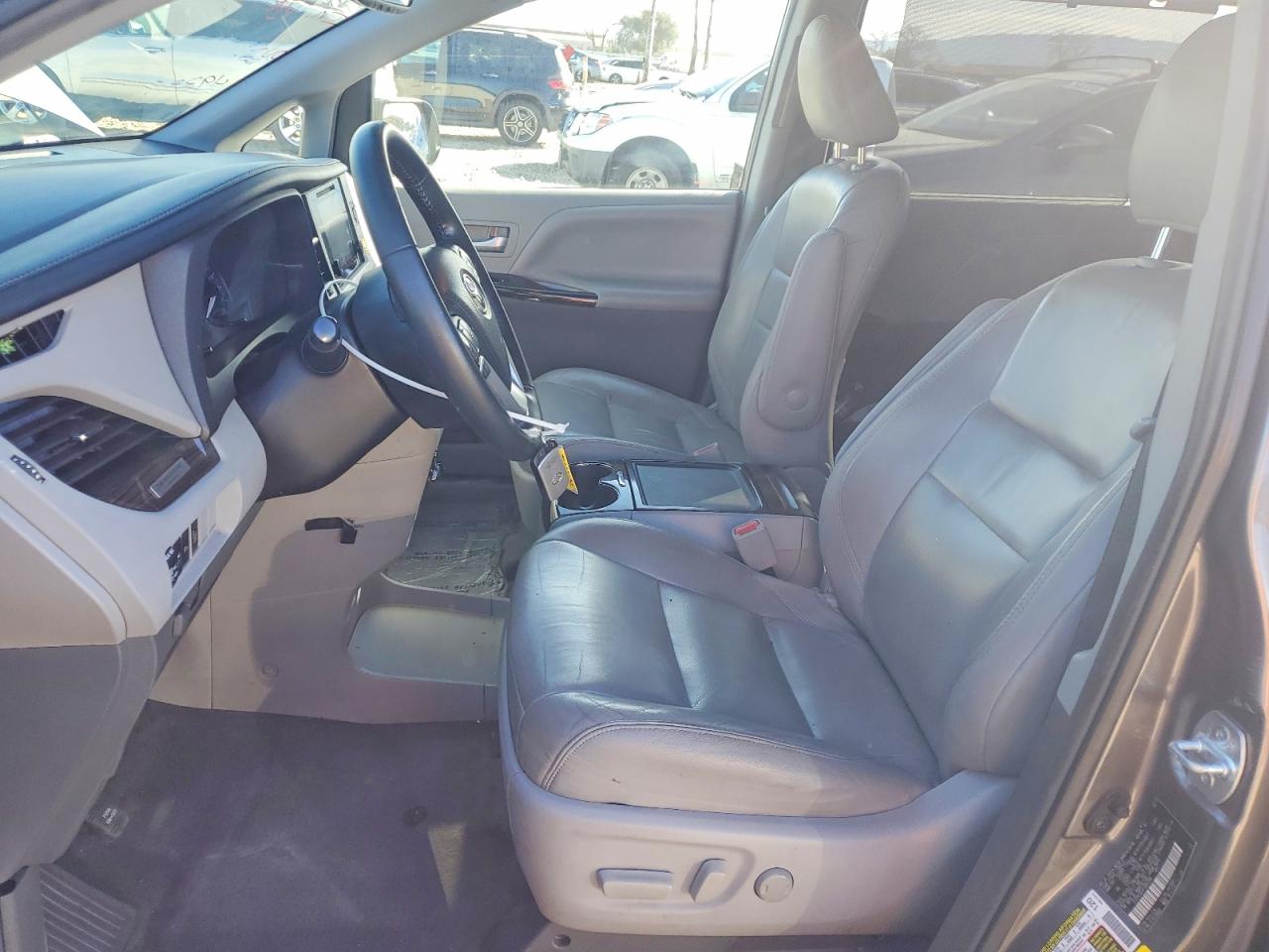 2015 TOYOTA SIENNA XLE 8-PASSENGER photo 7