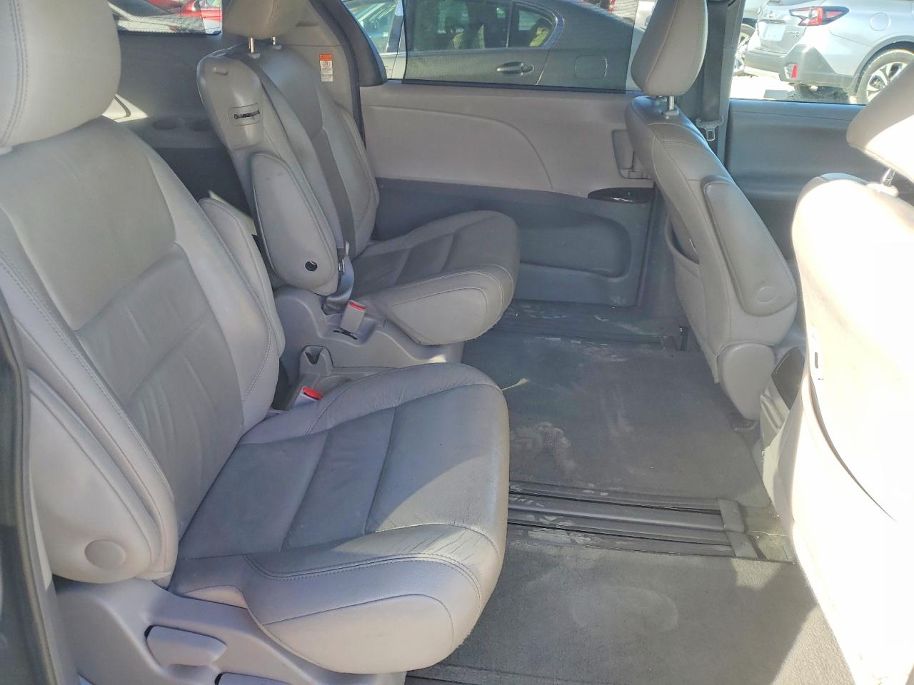 2015 TOYOTA SIENNA XLE 8-PASSENGER photo 11
