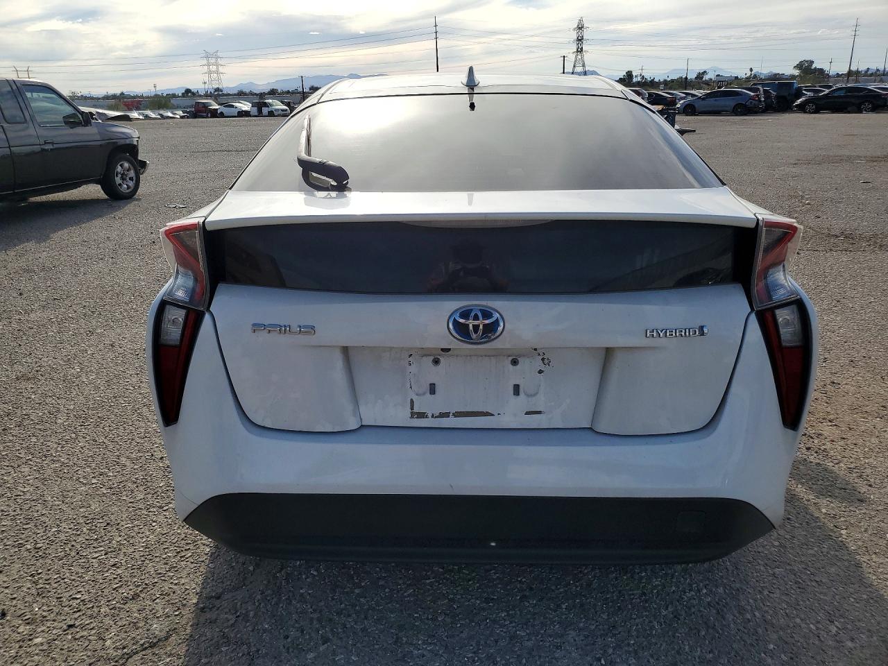 2017 TOYOTA PRIUS photo 3