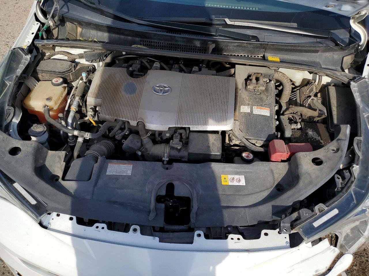 2017 TOYOTA PRIUS photo 8