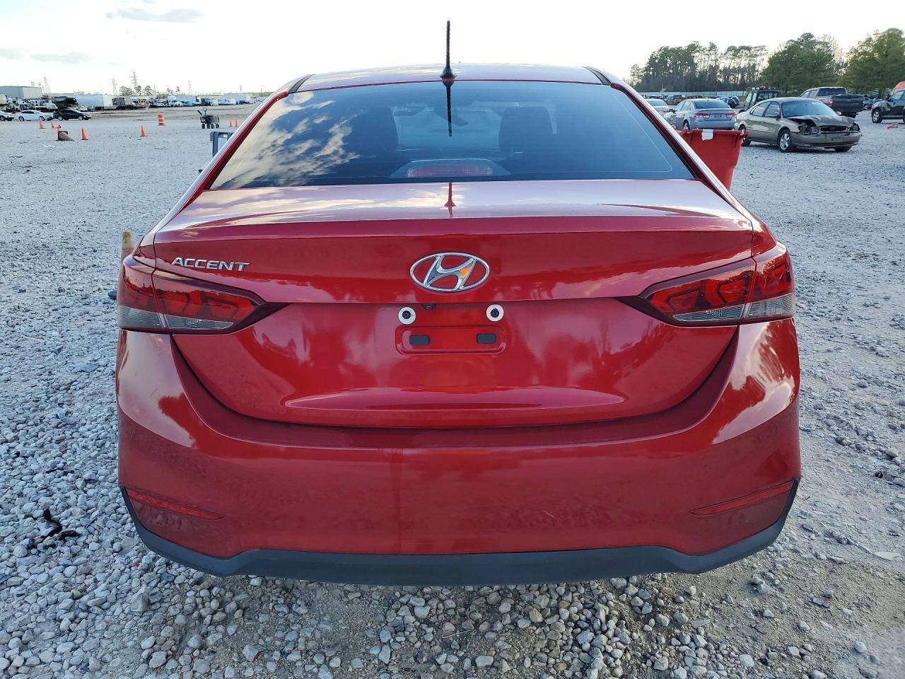 2019 HYUNDAI ACCENT SE photo 6
