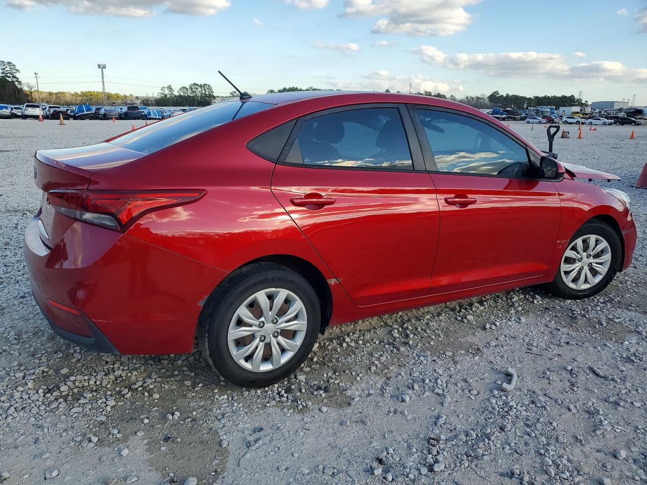 2019 HYUNDAI ACCENT SE photo 3