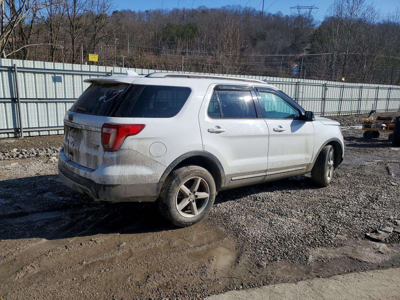 2017 FORD EXPLORER XLT photo 7