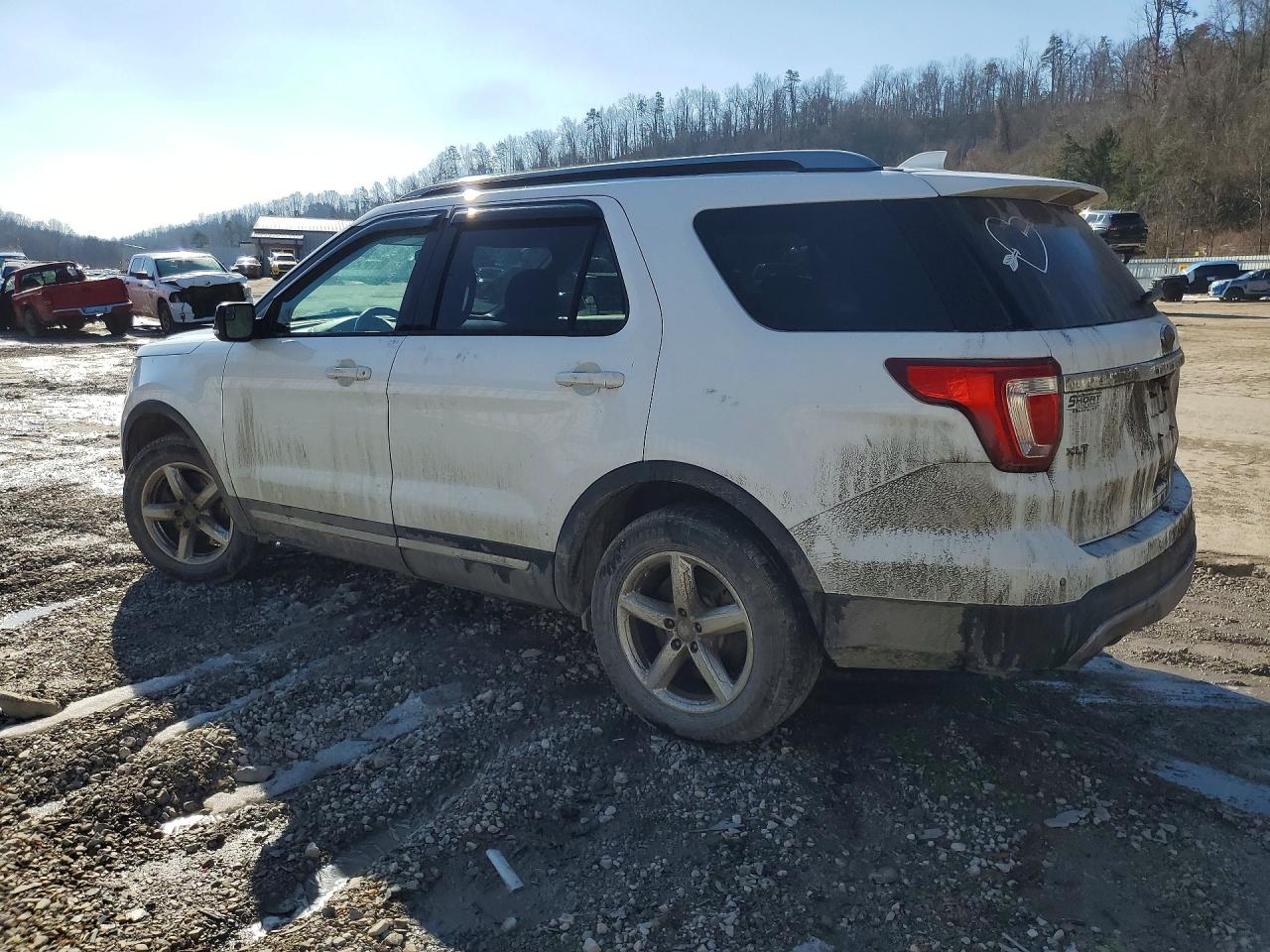 2017 FORD EXPLORER XLT photo 4