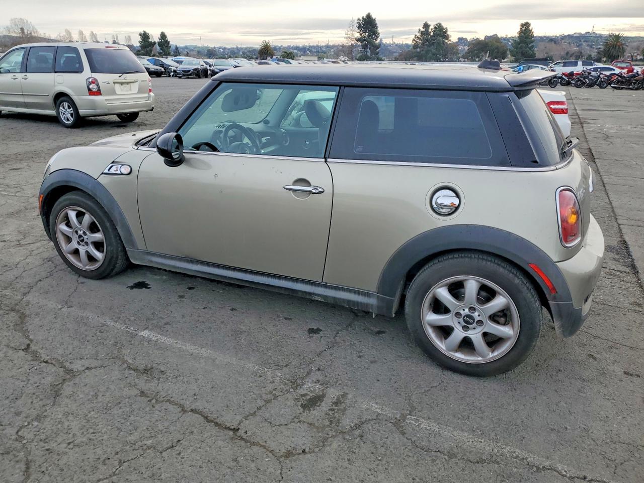 2008 MINI COOPER S photo 2