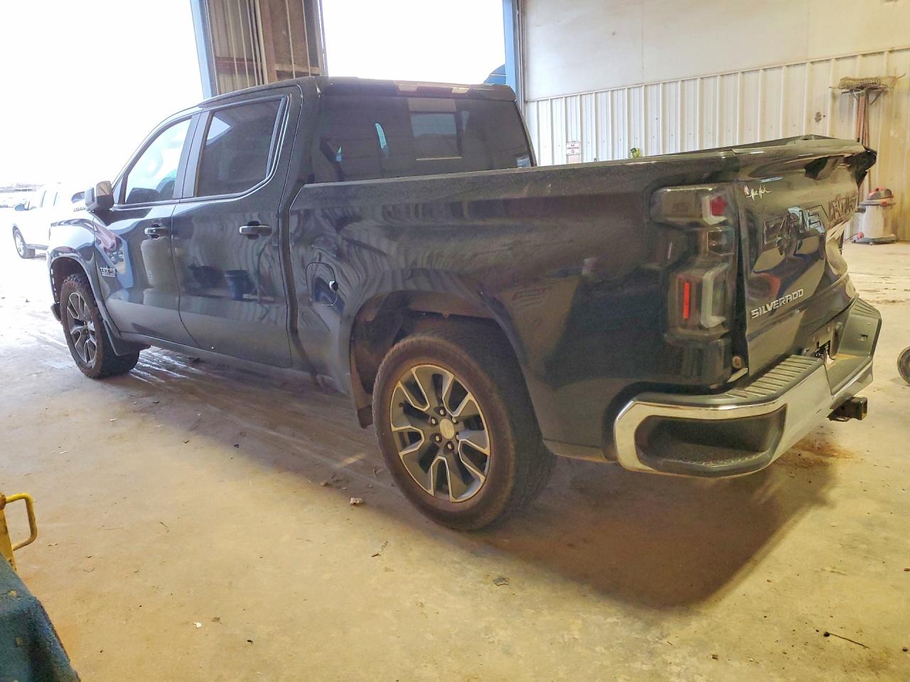 2021 CHEVROLET SILVERADO C1500 LT photo 3