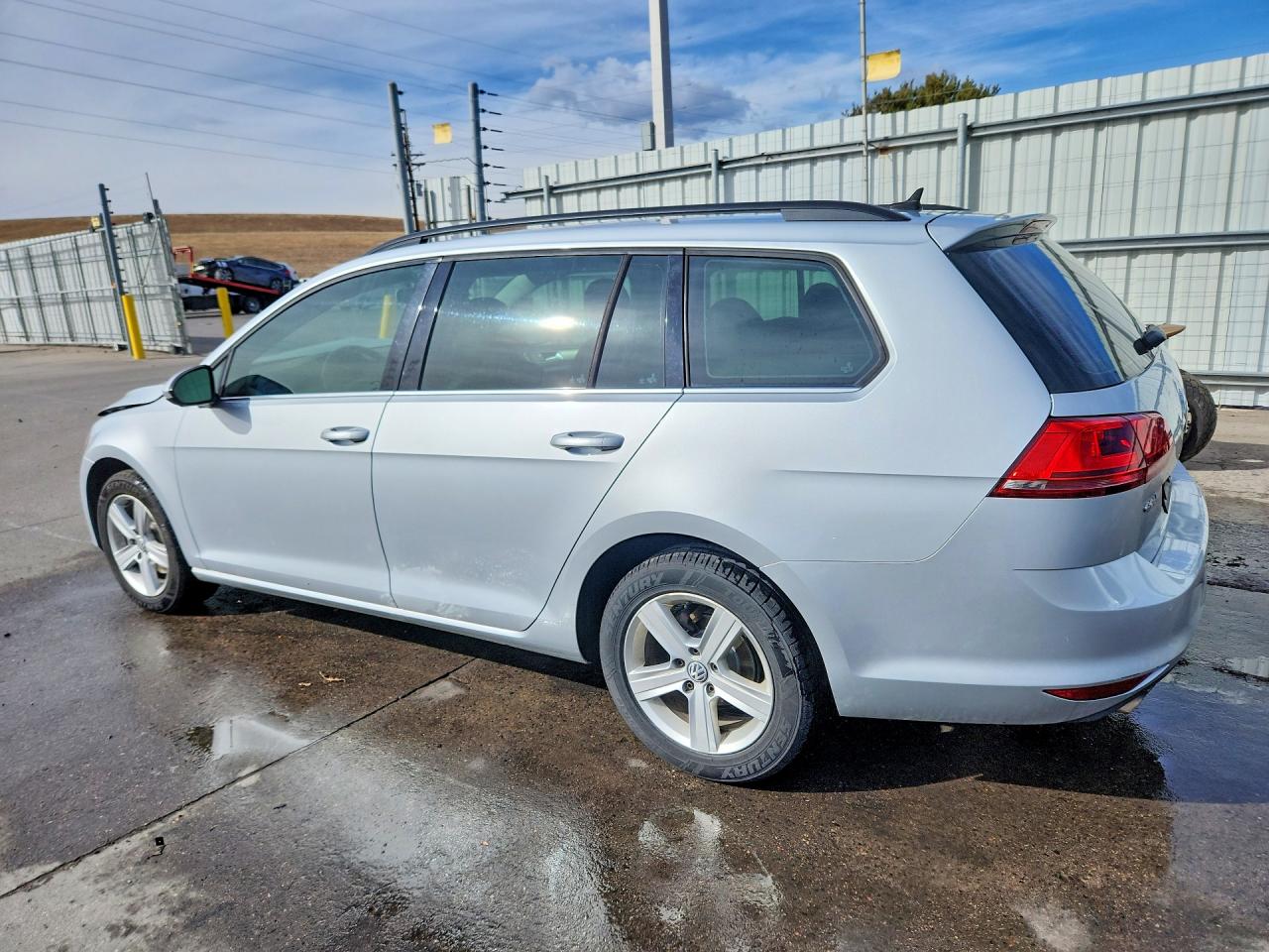 2015 VOLKSWAGEN GOLF SPORTWAGEN TDI S photo 3