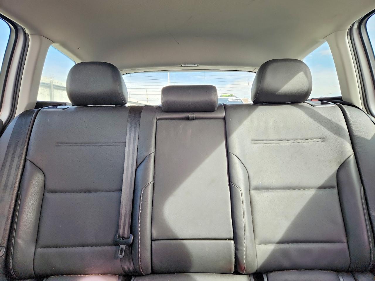 2015 VOLKSWAGEN GOLF SPORTWAGEN TDI S photo 19