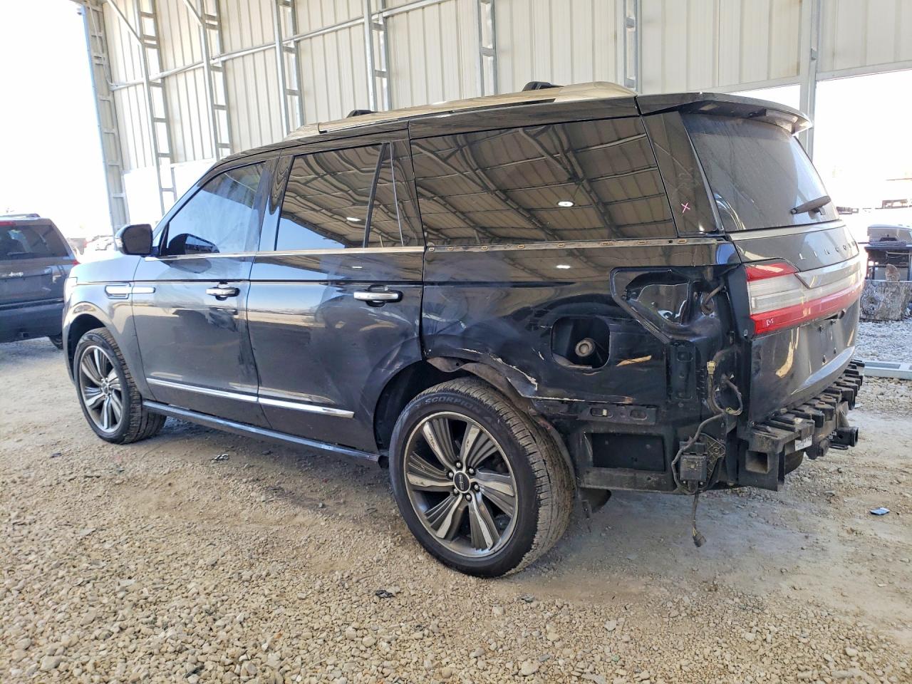 2019 LINCOLN NAVIGATOR RESERVE photo 2